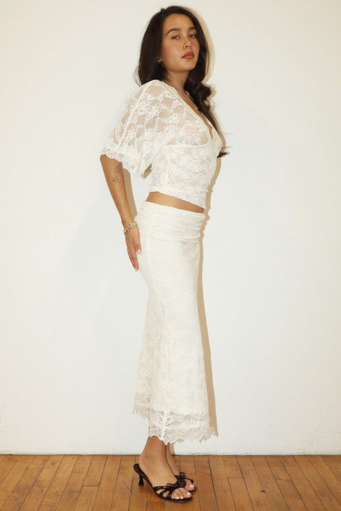 IVORY ROMANCE LACE TOP